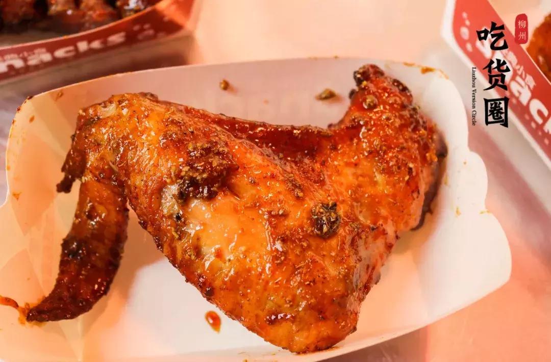 这家五星街不起眼的小吃站，34°高温没空调没座位，每天都排满人