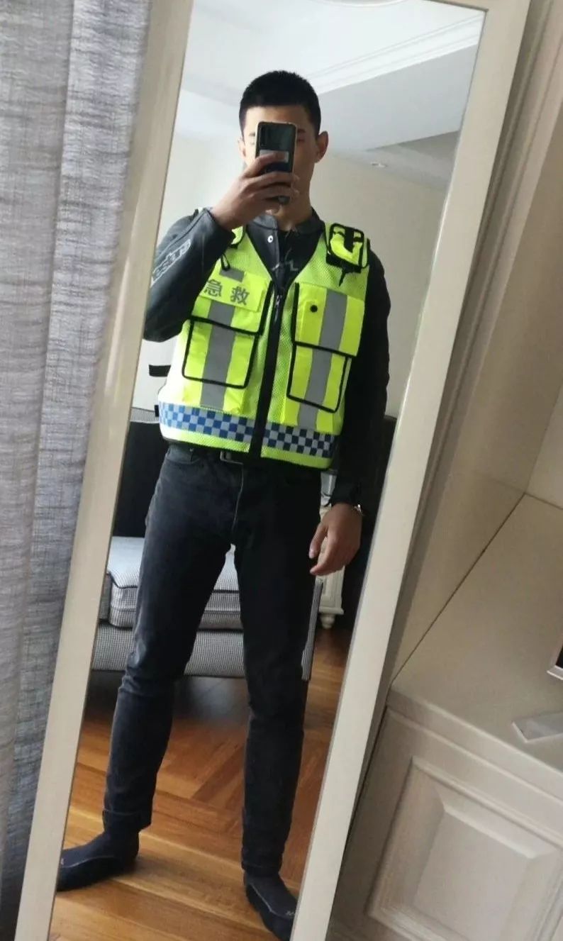 年仅20岁北美高材生张一得自杀去世，网红单亲爸爸遭质疑