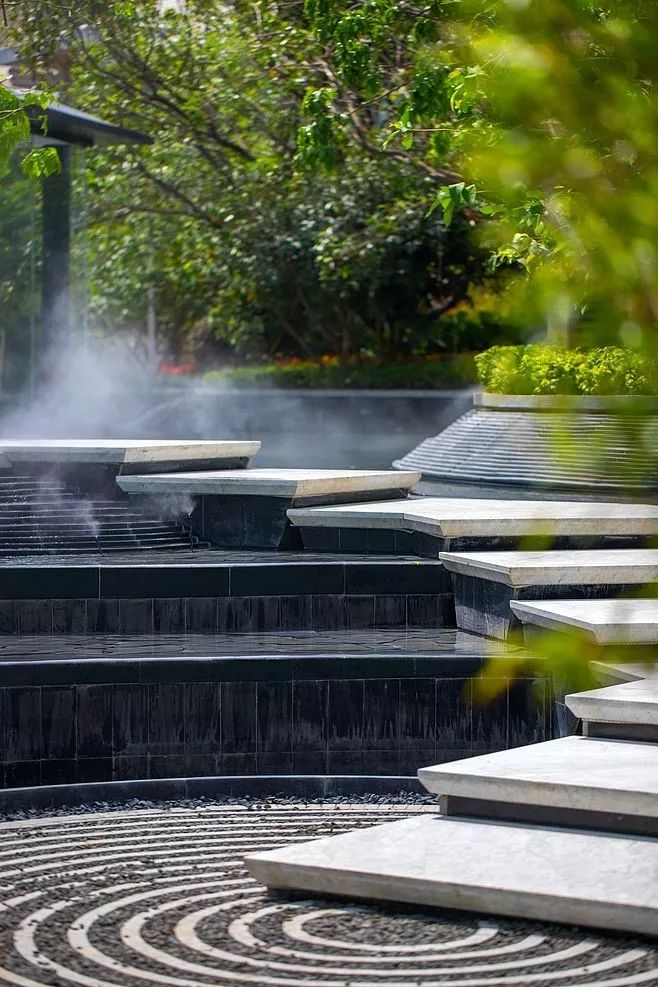 中徽绿管家:园林敛新意,汀步盎生花