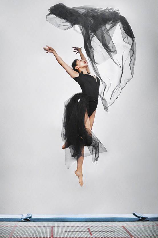 婚纱照创意多重曝光,何雯娜惊艳体操服婚纱照