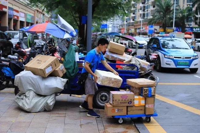 快递员必须书面辞职吗,快递员辞职有什么补偿