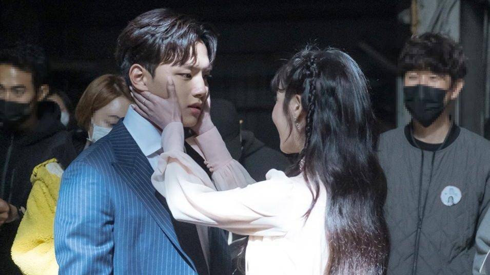 金秀贤iu德鲁纳酒店古装,金秀贤和iu德鲁纳酒店