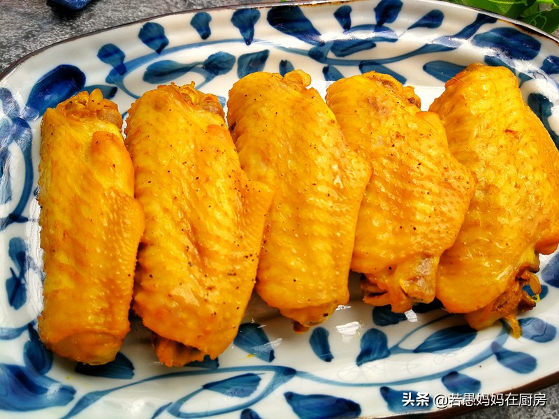 家常做盐焗鸡翅如何做到颜色黄,最简单的盐焗鸡翅