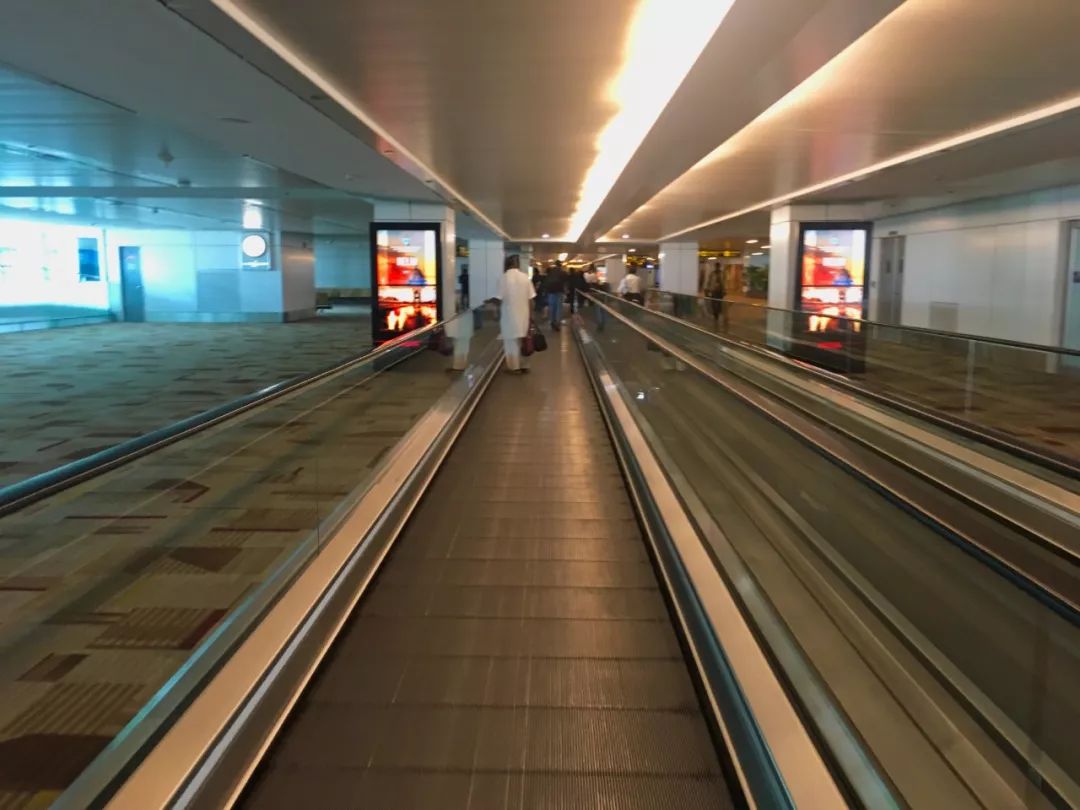 《遇·见》|初到印度-大国机场金碧辉煌小巷摊贩变相营销