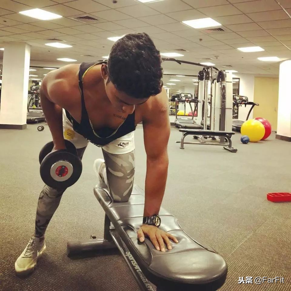 俯身哑铃划船腰酸咋回事,哑铃练背的时候腰酸会不会伤腰