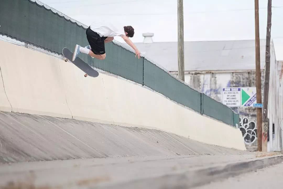 什么滑板鞋最实惠耐用又好看,好看实惠的滑板鞋