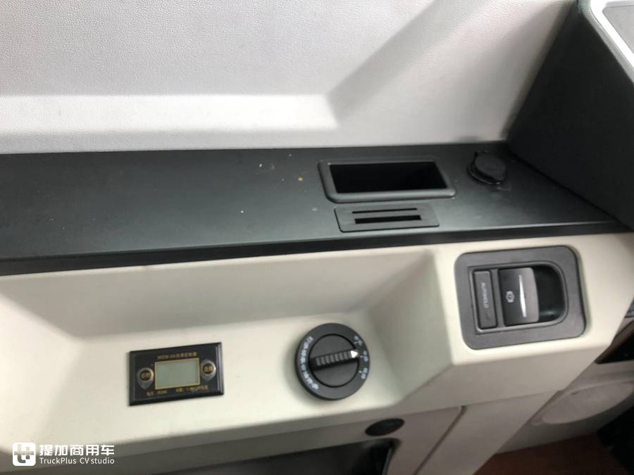 黄金时代已过，长途大巴还高端吗？实拍中通3轴大巴带您好好看看