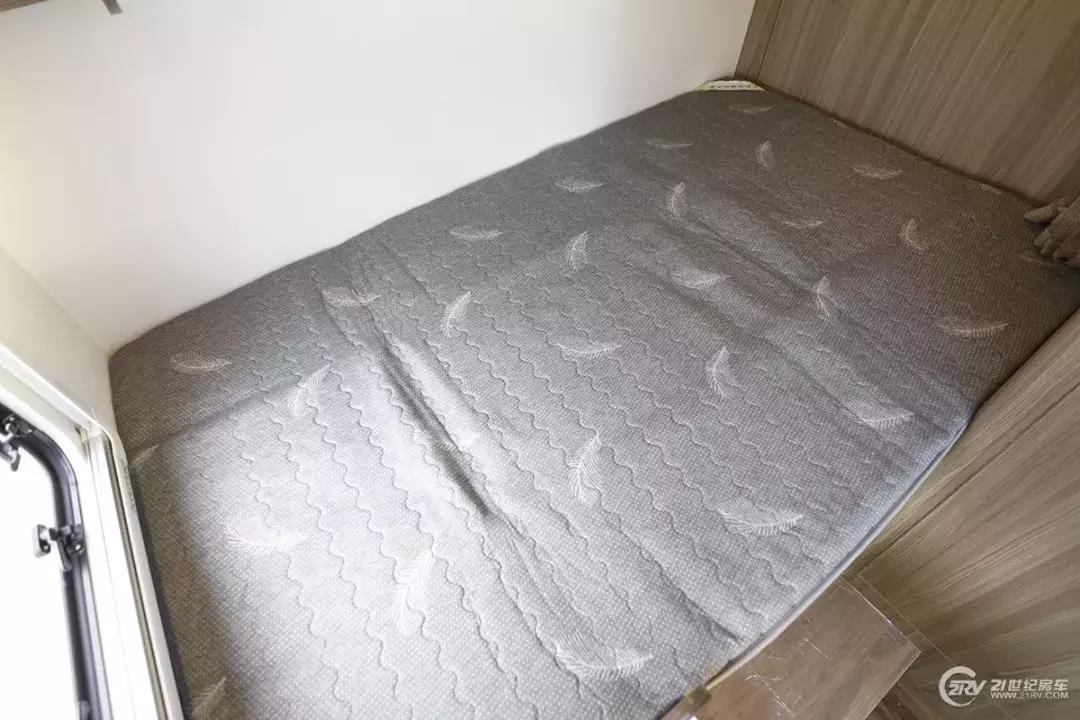 飞翔小额头自动挡房车,小额头依维柯房车c型房车