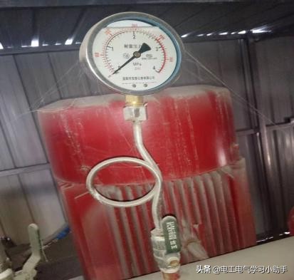 为什么恒压供水用两个表,一文了解稳压电路