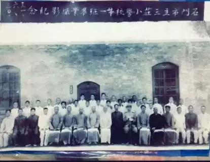 夹缝里生存,夹缝中生存