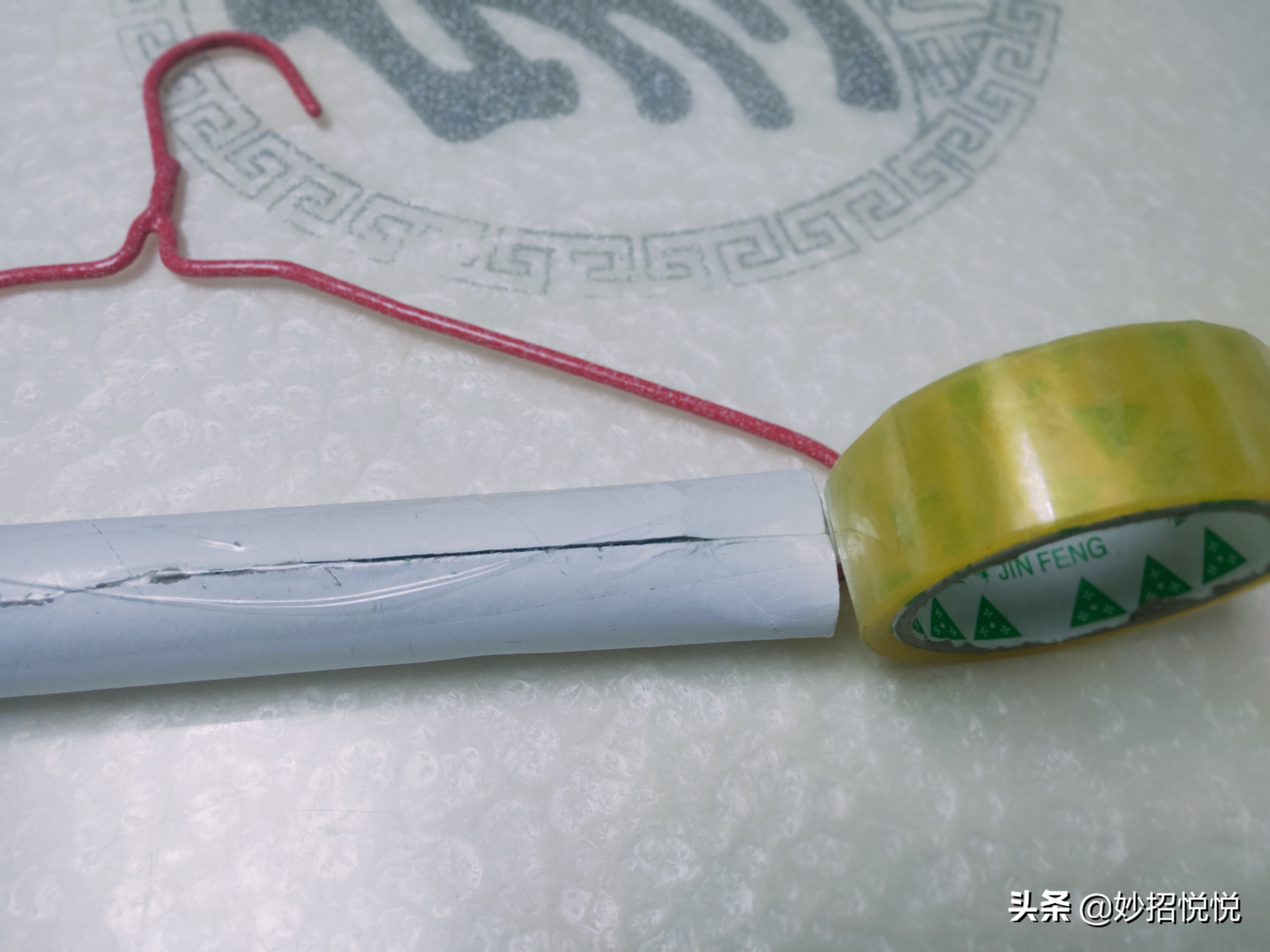 衣服正确挂法生活妙招,挂衣无折痕小妙招