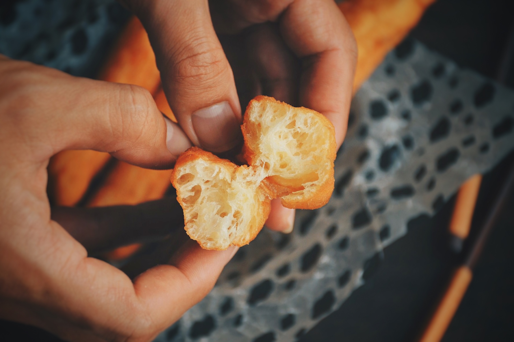 油条不打水线的技巧与配方,油条简单炸法