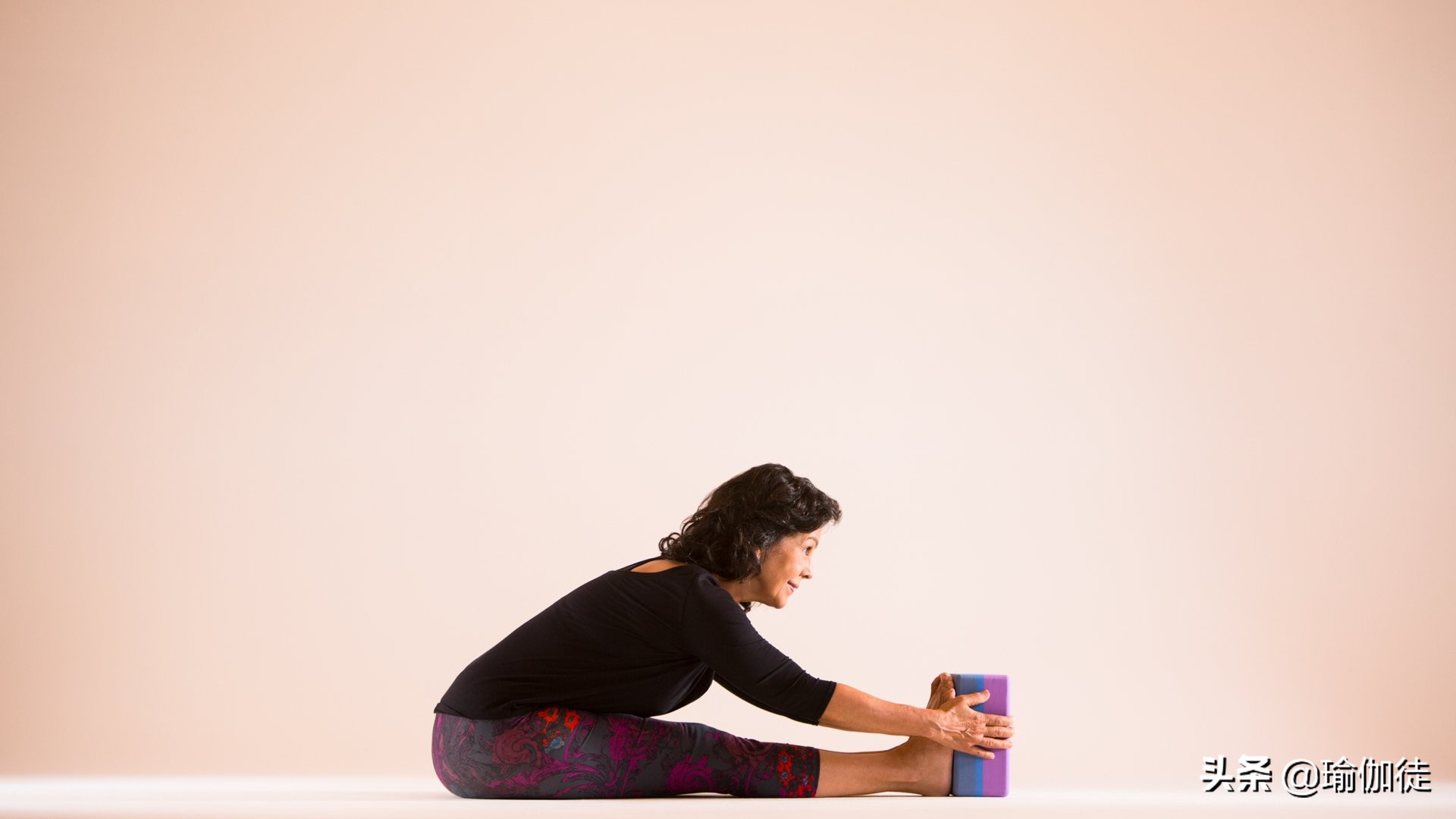 瑜伽小腿肌肉怎么放松,缓解腿部僵硬的瑜伽动作