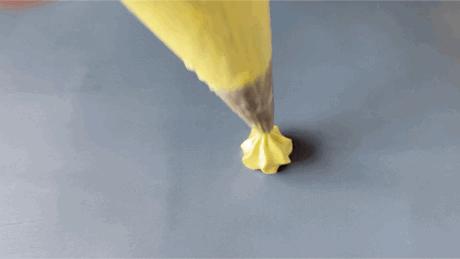 没有裱花袋裱花嘴泡芙奶油怎么挤,奶油裱花嘴怎么自做