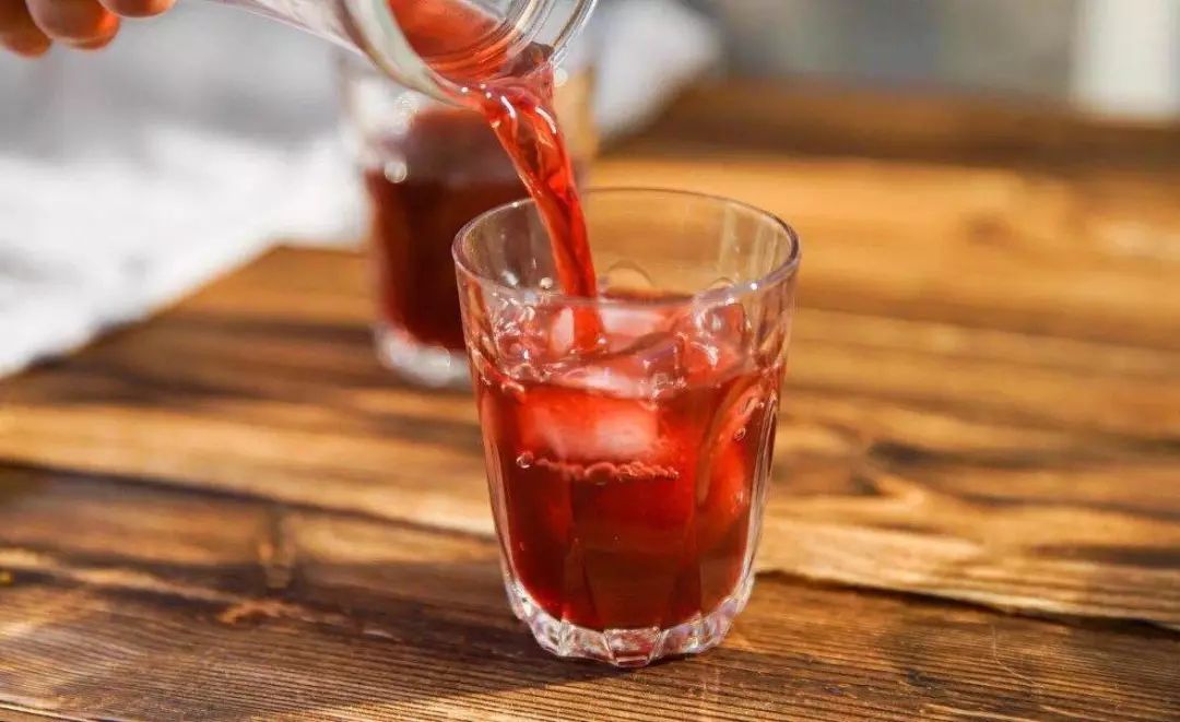 酸梅汤卖5块贵吗,酸梅汤奶茶店多少钱一杯