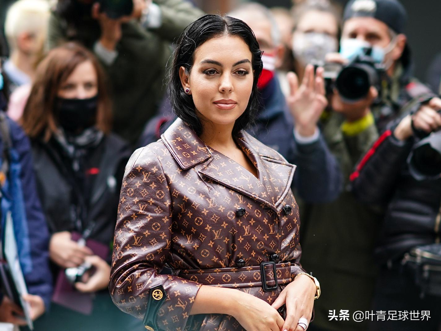 价值93万！C罗送女友奢华礼物，乔妹“感动到哭”，超惊喜