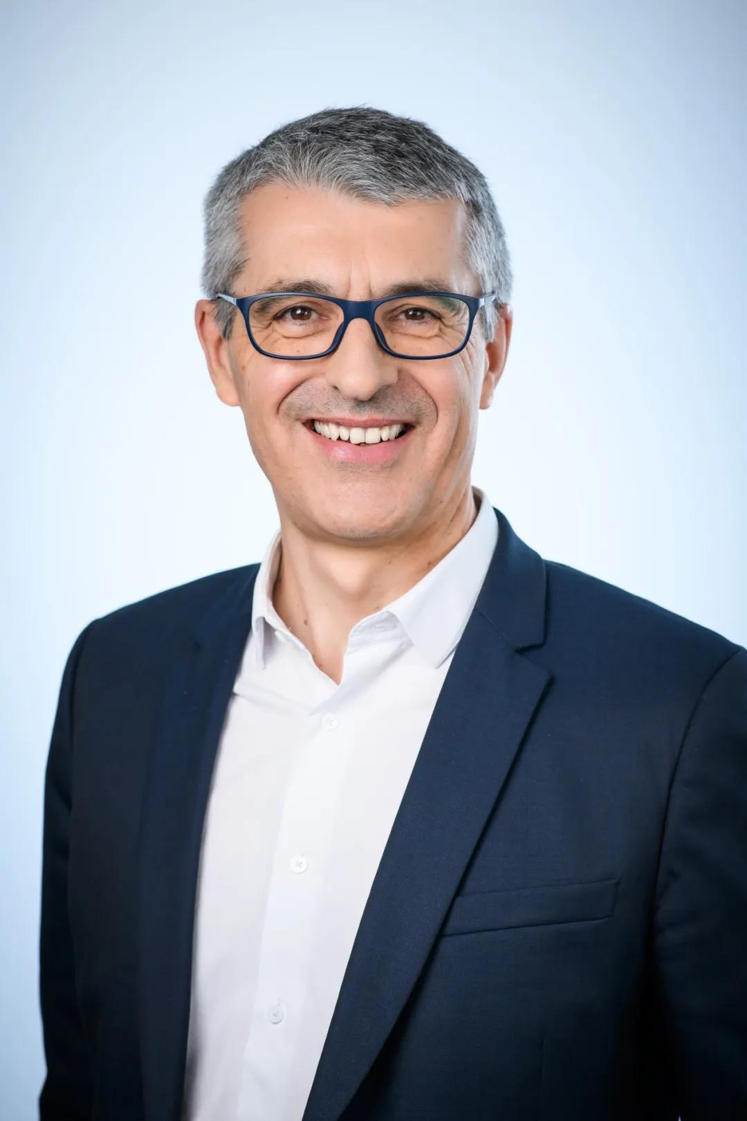 佛吉亚智·臻座舱亮相上海车展创新技术推动零排放出行