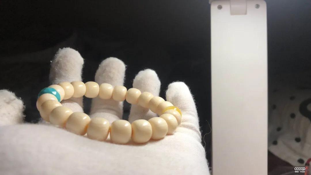 短发超飒小姐姐，玩串儿不贵也精致，骑起车来，帅翻天