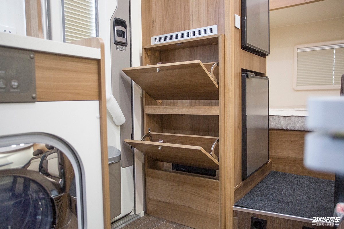 了解上汽大通maxusv90最新动态,上汽大通maxusv902023款2.0t短轴低顶