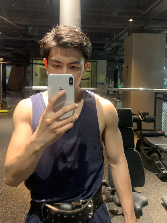 学识加成美得自然真实！温大老师像吴彦祖张震，思政老师撞脸Lisa