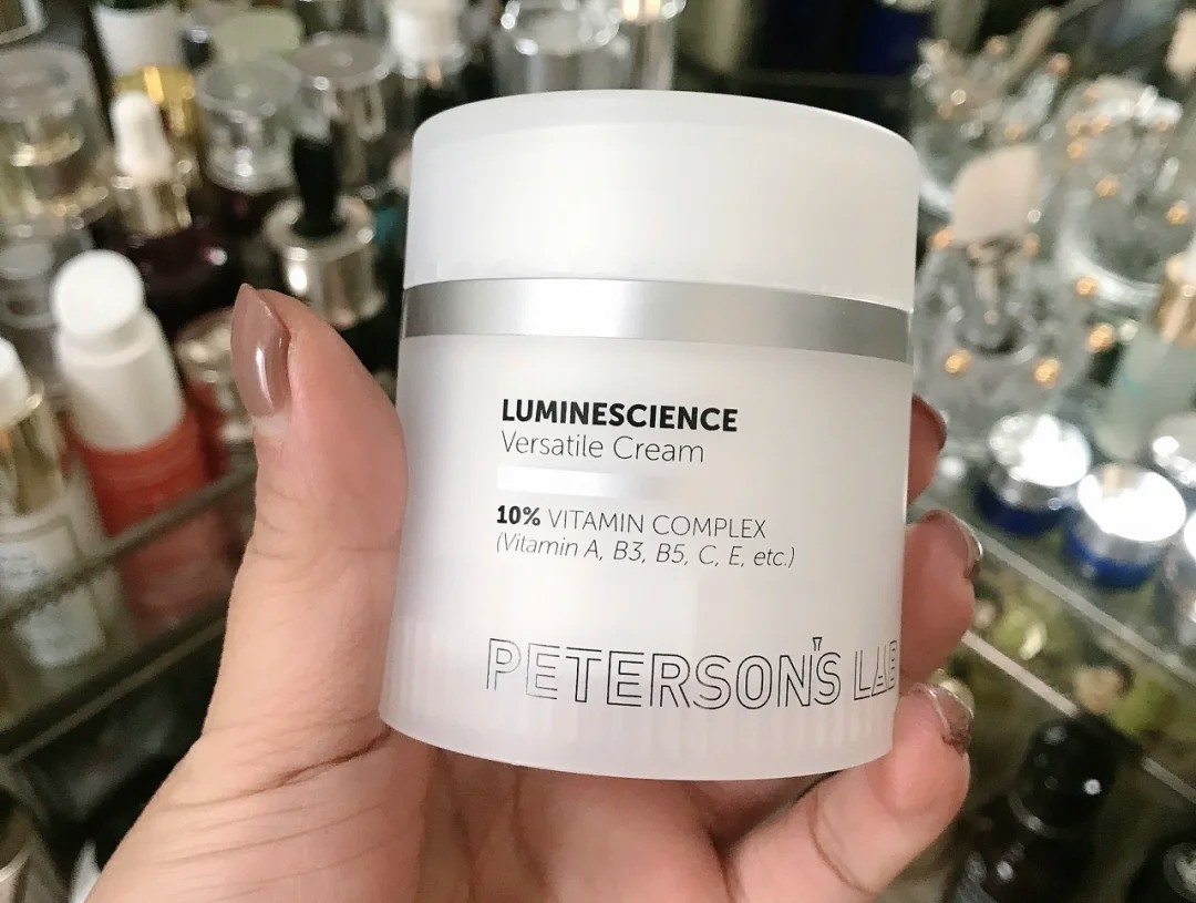 女孩买护肤品选哪几样,女人买护肤品买什么品牌