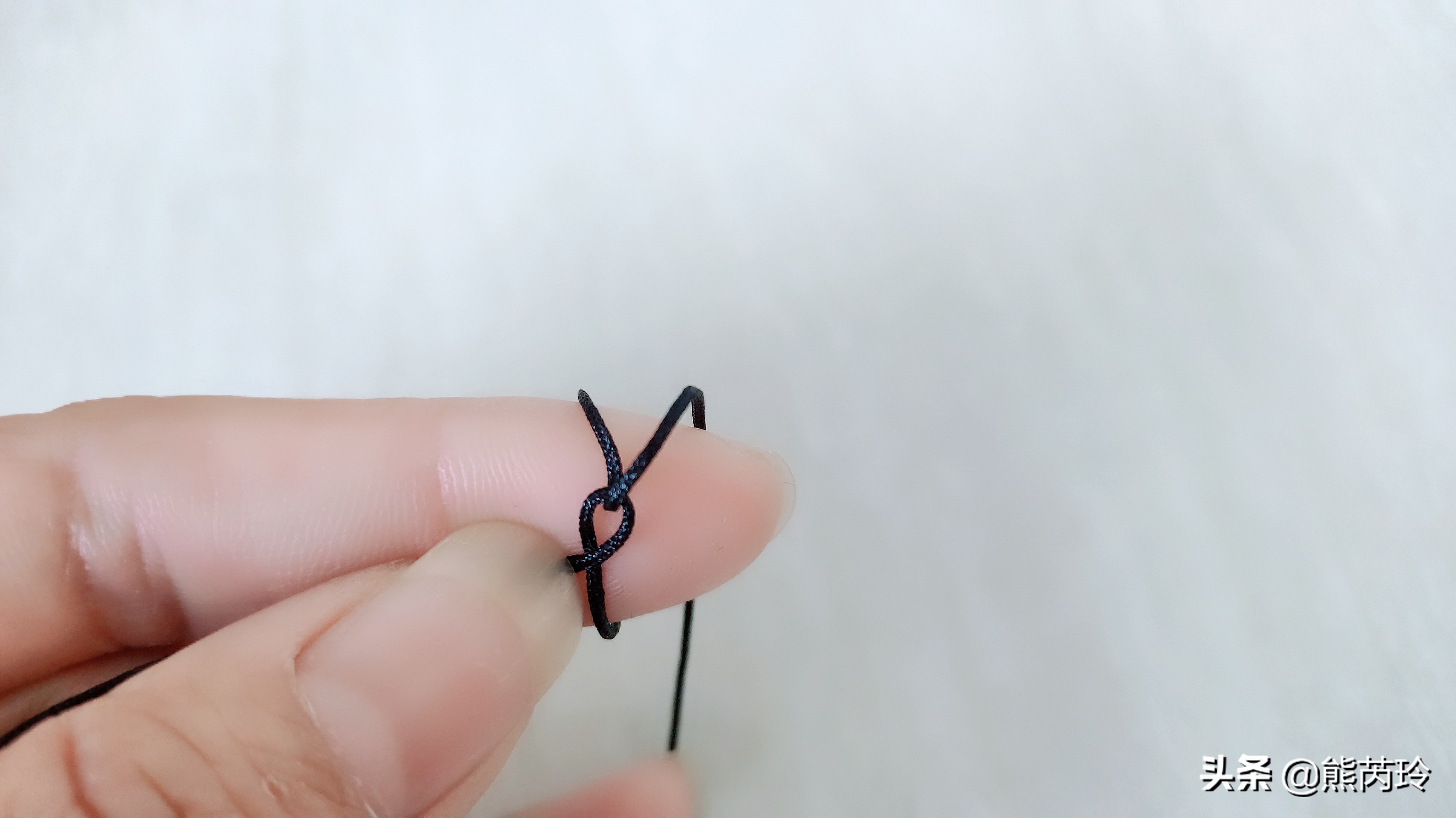 手编戒指怎么用其他线收尾,三颗金珠怎么编织戒指好看