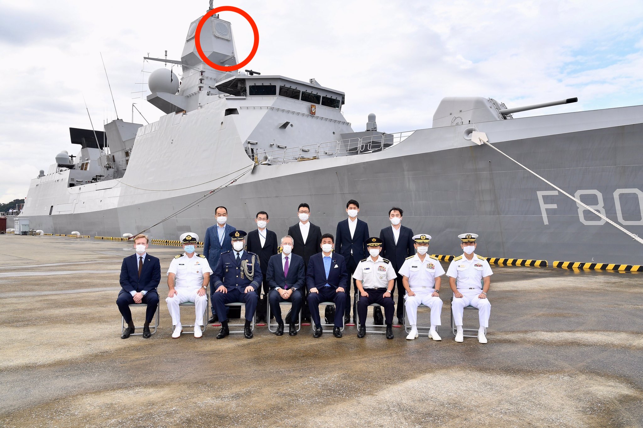 长见识了，相控阵雷达罩子竟然是充气的，荷兰护卫舰在日本出洋相