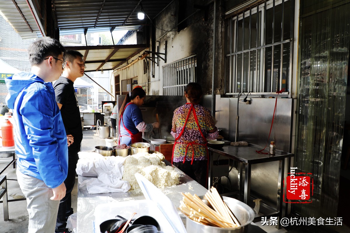 镇江美食三茅宫地锅鸡,镇江美食推荐锅盖面