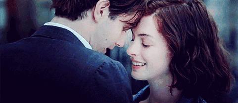 男生见面两次就动手动脚,女生如何巧妙应对?