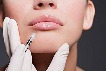 防止嘴唇脱皮的滋润唇膏哪种好用,嘴唇干裂脱皮哪种唇膏好得快