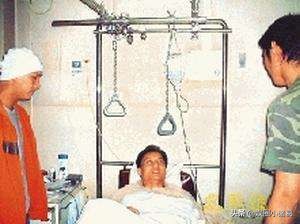 他在86版西游记片酬最高,曾被谢霆锋张卫健打住院,今卖卤肉为生