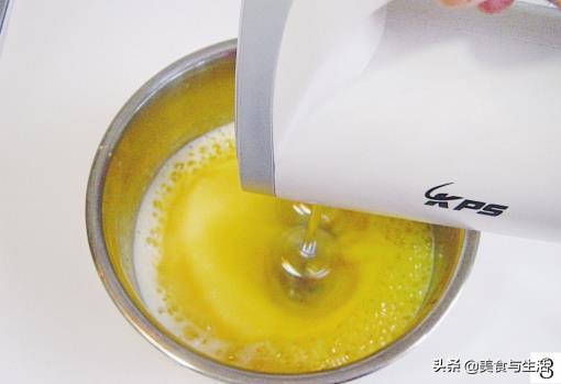 不夹生，不回缩，这样做的全蛋中空蛋糕，新手也可以一次成功