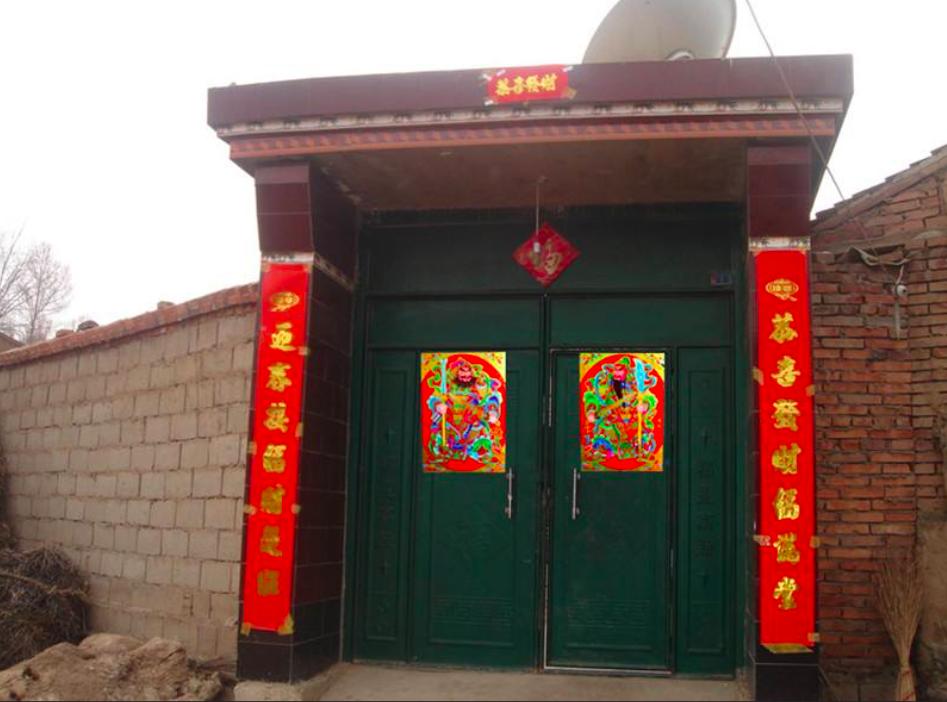 过年贴对联挂灯笼讲究动画,过年农村挂灯笼的讲究