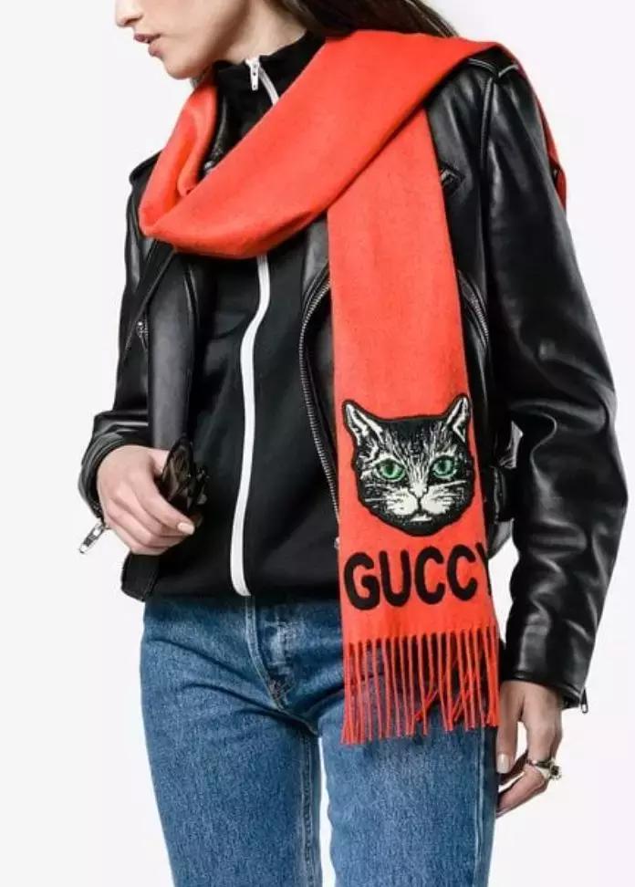 想要冬天穿出高级感,冬天围巾这样系简单又时尚好喜欢