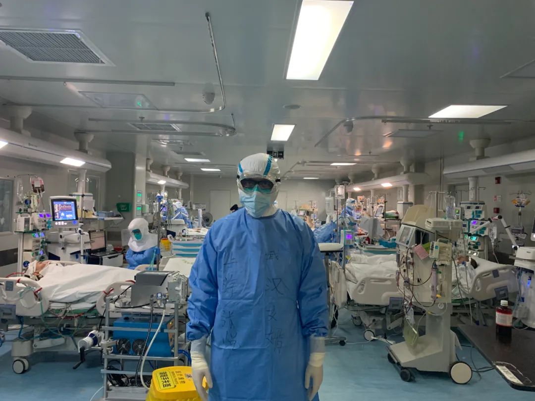 球迷故事|封城后的逆行者，他为武汉守望光明