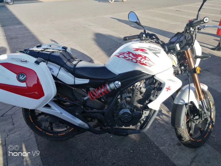 钱江250和贝纳利252对比,钱江250摩托测评