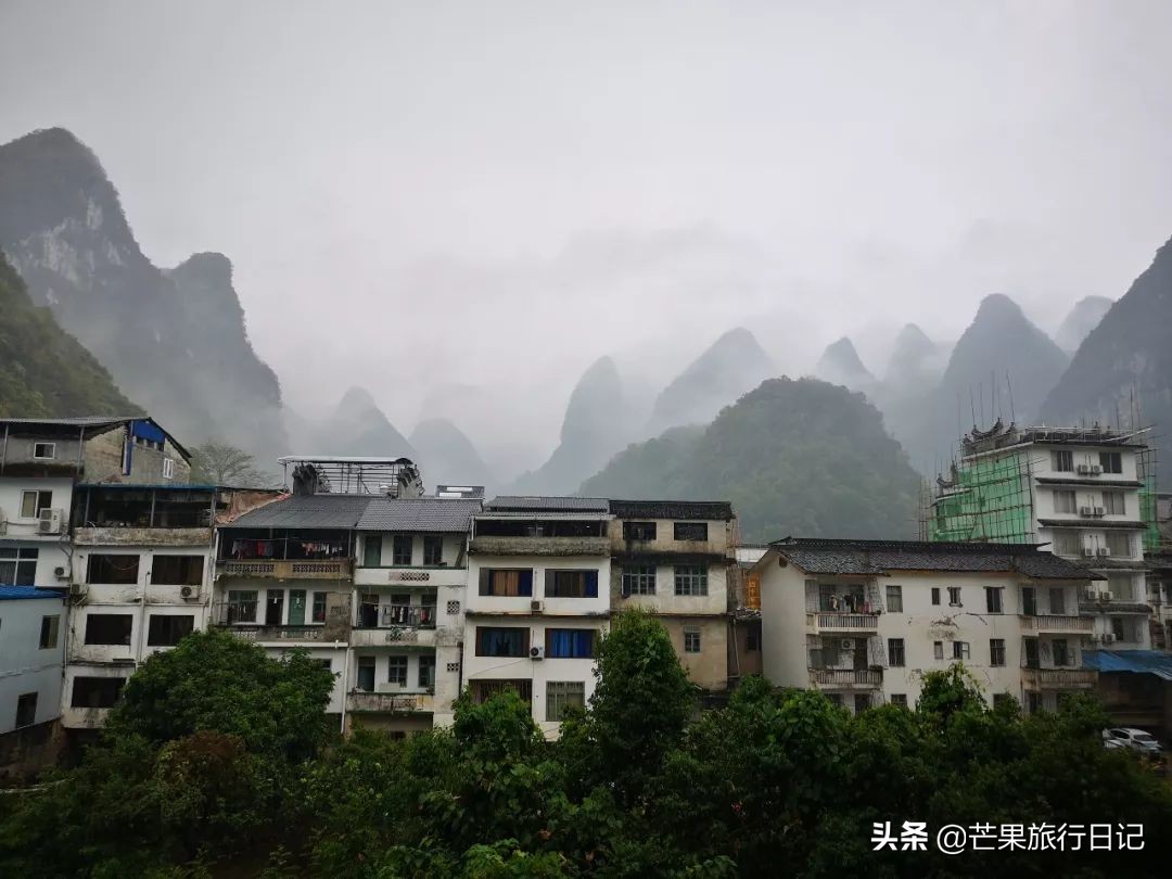 桂林阳朔漓江边风景,桂林漓江阳朔风景名胜区