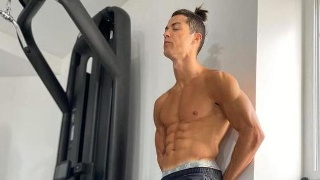 足球c罗的传奇之路,c罗的十年往昔注定为足球而生