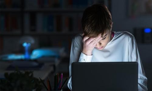 经道堂养生：皮肤出油怎么办保湿肌肤可以缓解这个症状