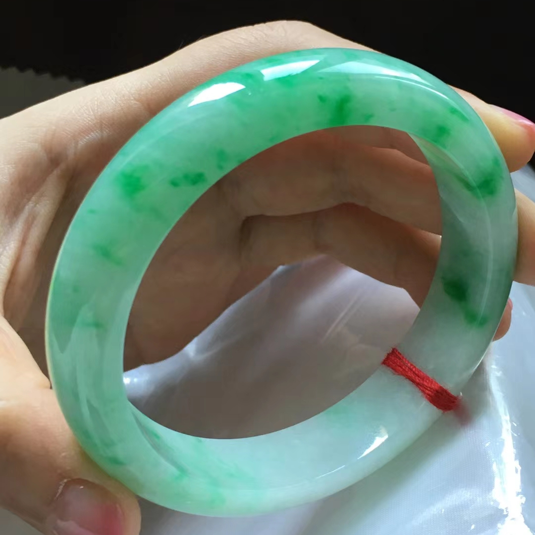 女式黄金手镯什么款式好看,彩金镶翡翠手镯