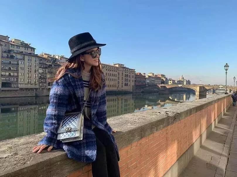 chanel包和lv包哪个更值得入手,chanel2018季节款包