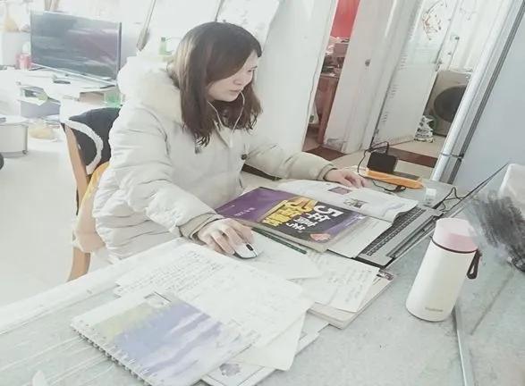 90后经典歌曲,90后行长静姐创业的直播间