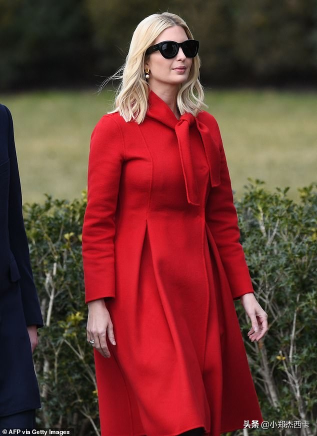 美国第一女儿伊凡儿，怎么穿显胖了10斤，可惜了她的美貌啊