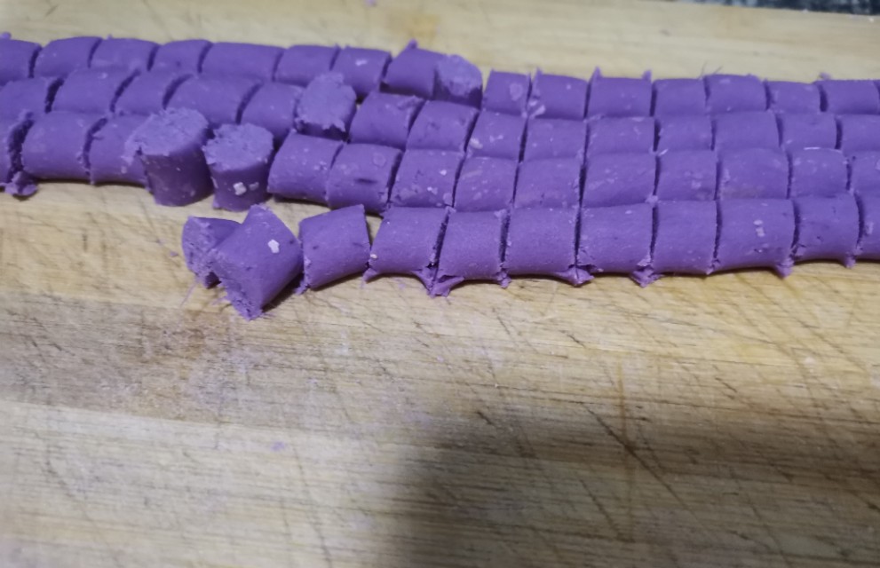 简单好吃的芋圆做法详细步骤,自己制作的芋圆煮出来怎么硬硬的