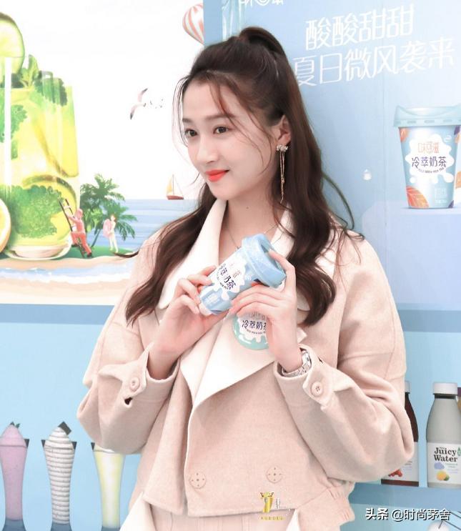 关晓彤安踏鞋子视频,关晓彤同款水墨画安踏鞋