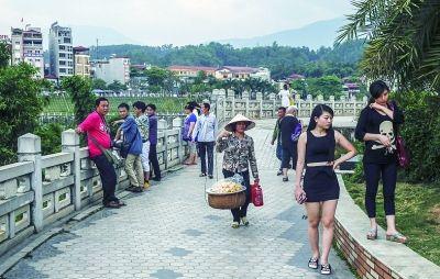 越南夜市生活美女如云,越南夜市的姑娘视频