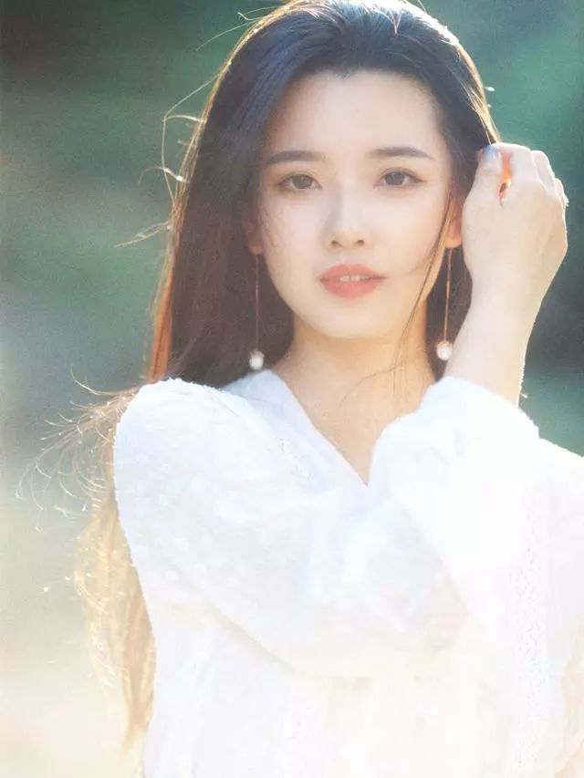 拍人像自己做pose好还是摆拍好,拍照小技巧不会摆pose的看过来