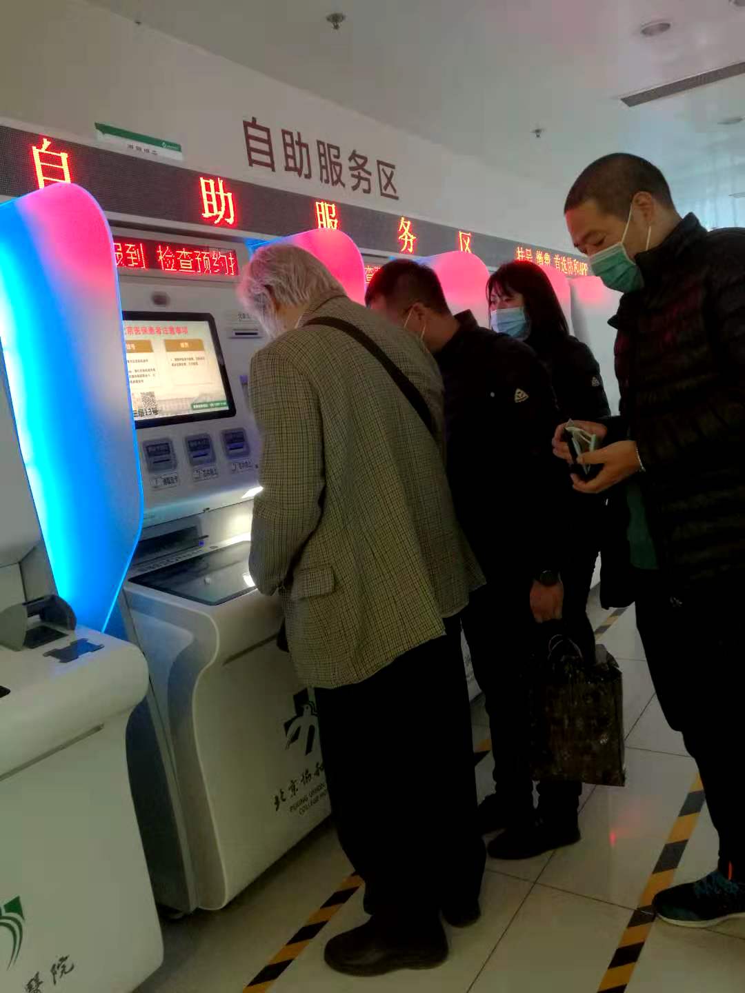 看病有多难,看看门诊大厅的人流,头就大