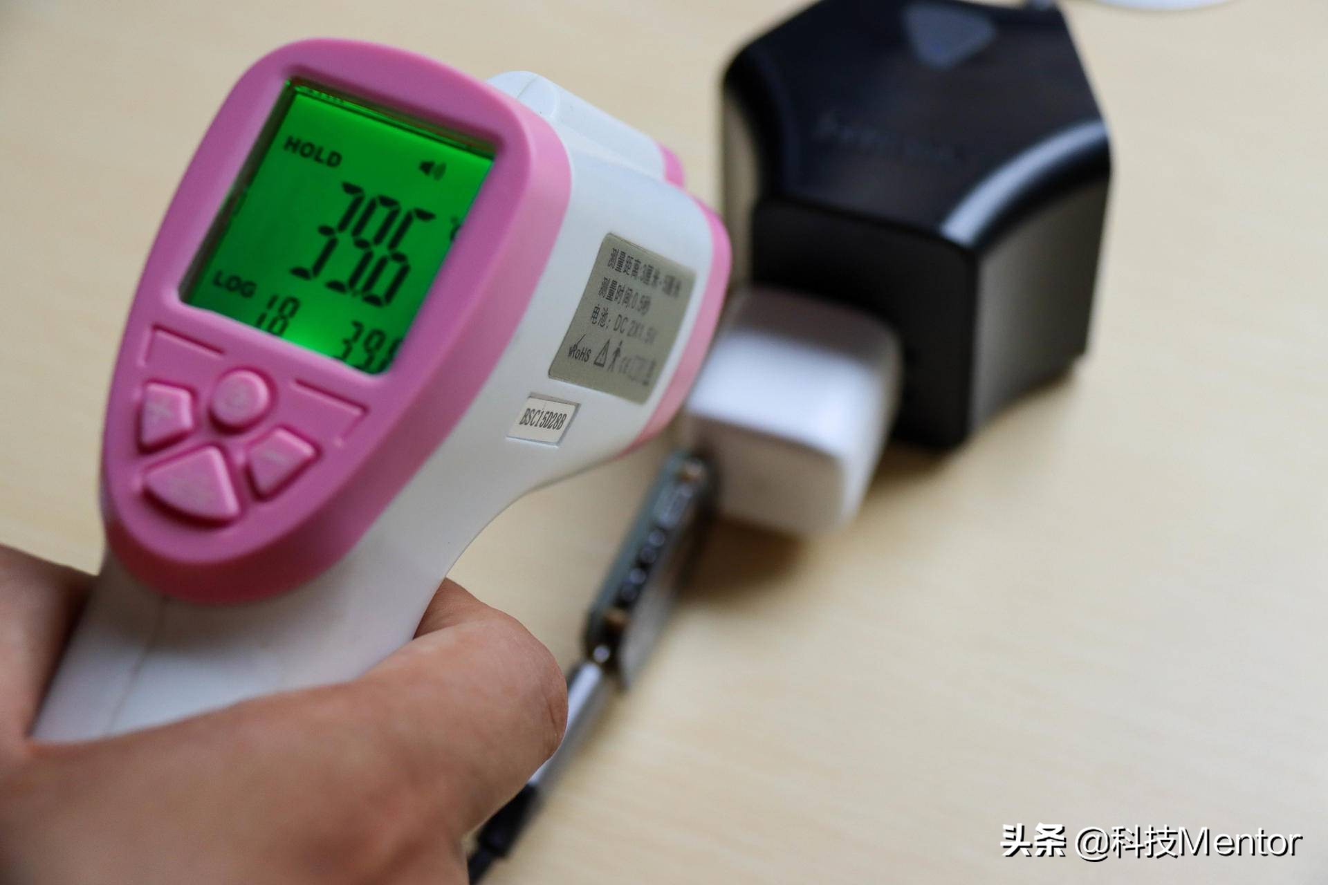 图拉斯小冰块30w快充充电器,图拉斯小冰块和安克充电器