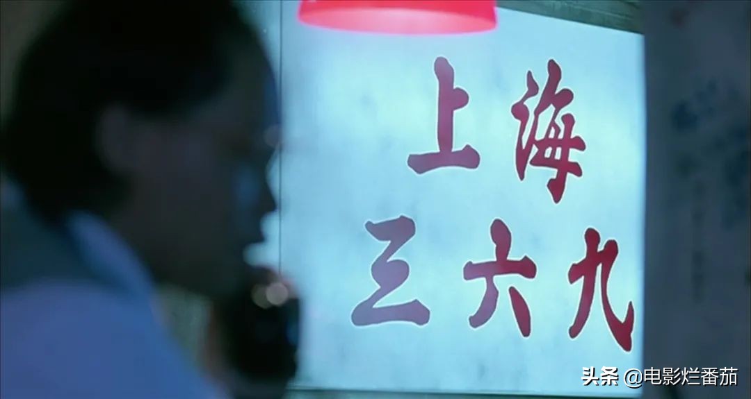 一急之下炒掉导演自己来，成龙在放火烧掉整条街后，电影终于大卖